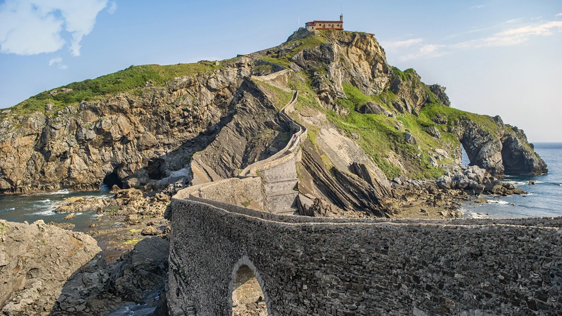 gaztelugatxe con perro